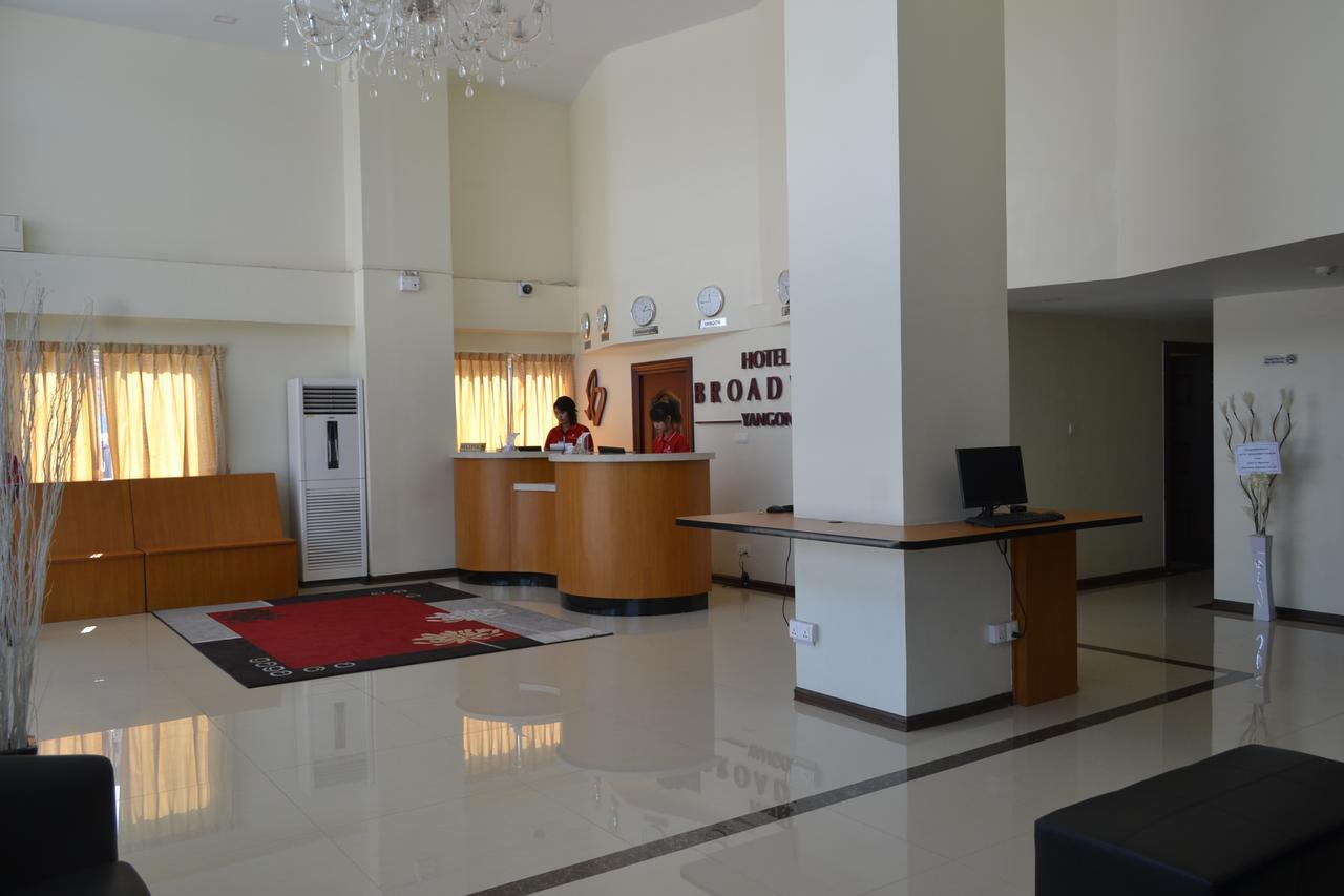 โฮเทล บรอดเวย์ ย่างกุ้ง Hotel ภายนอก รูปภาพ
