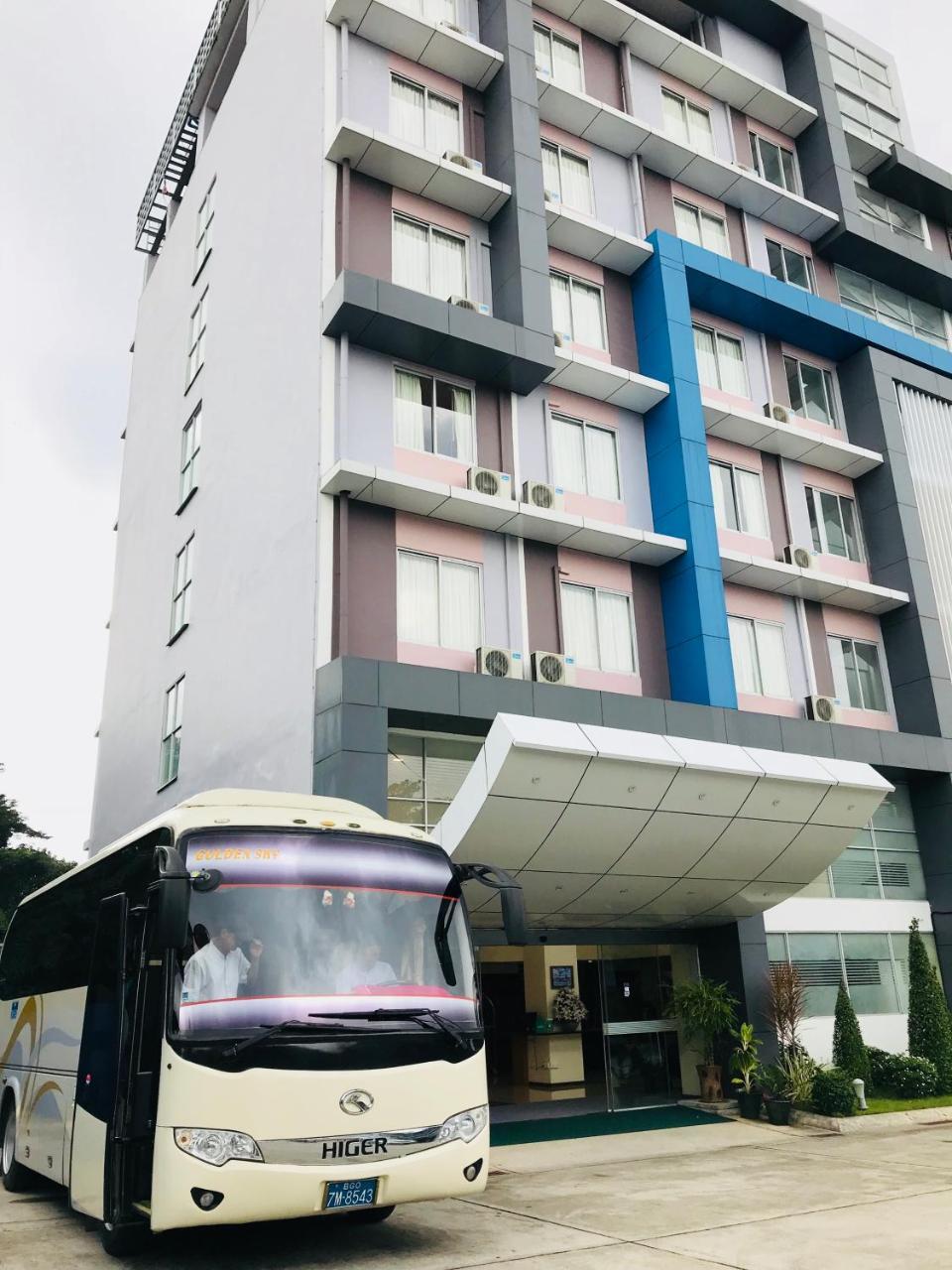 โฮเทล บรอดเวย์ ย่างกุ้ง Hotel ภายนอก รูปภาพ