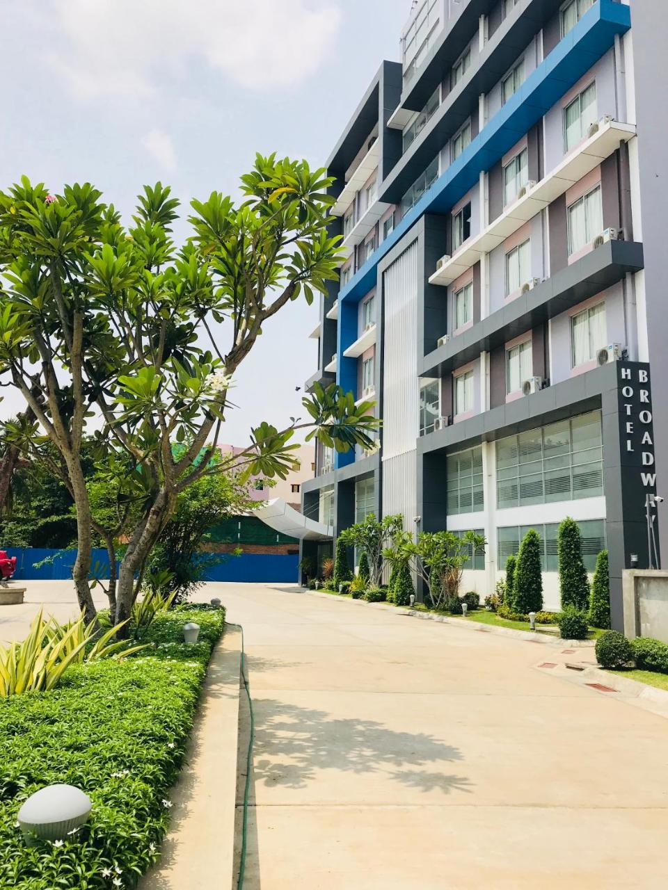 โฮเทล บรอดเวย์ ย่างกุ้ง Hotel ภายนอก รูปภาพ