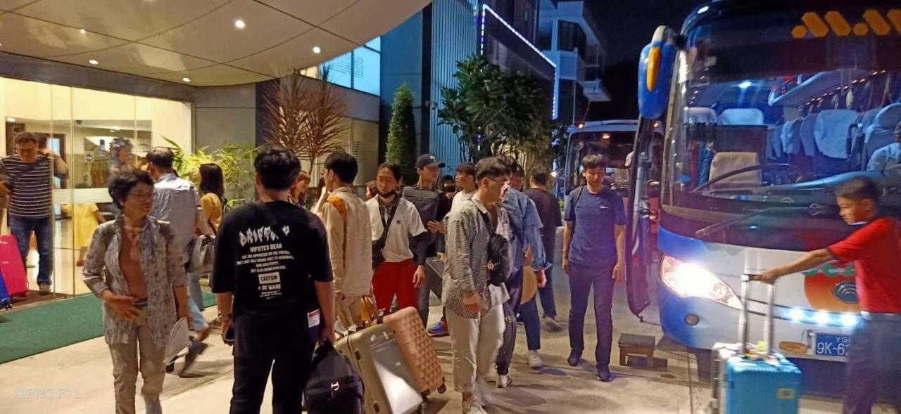 โฮเทล บรอดเวย์ ย่างกุ้ง Hotel ภายนอก รูปภาพ