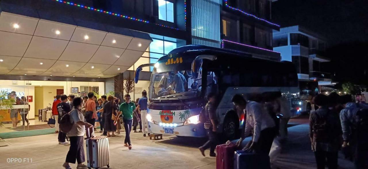 โฮเทล บรอดเวย์ ย่างกุ้ง Hotel ภายนอก รูปภาพ