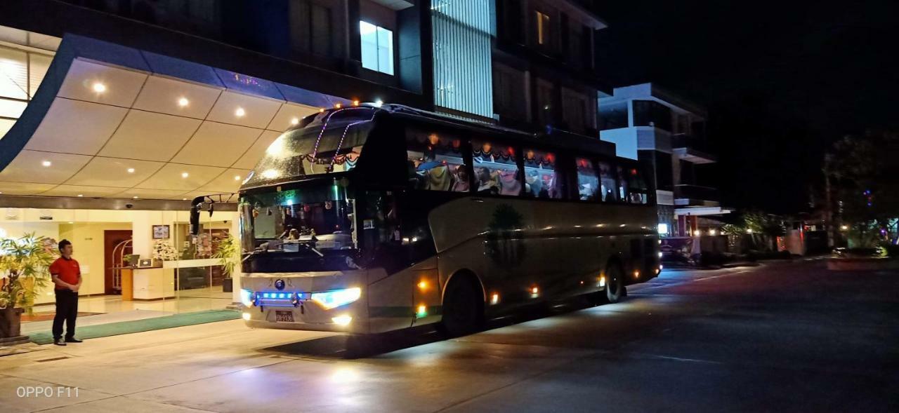 โฮเทล บรอดเวย์ ย่างกุ้ง Hotel ภายนอก รูปภาพ