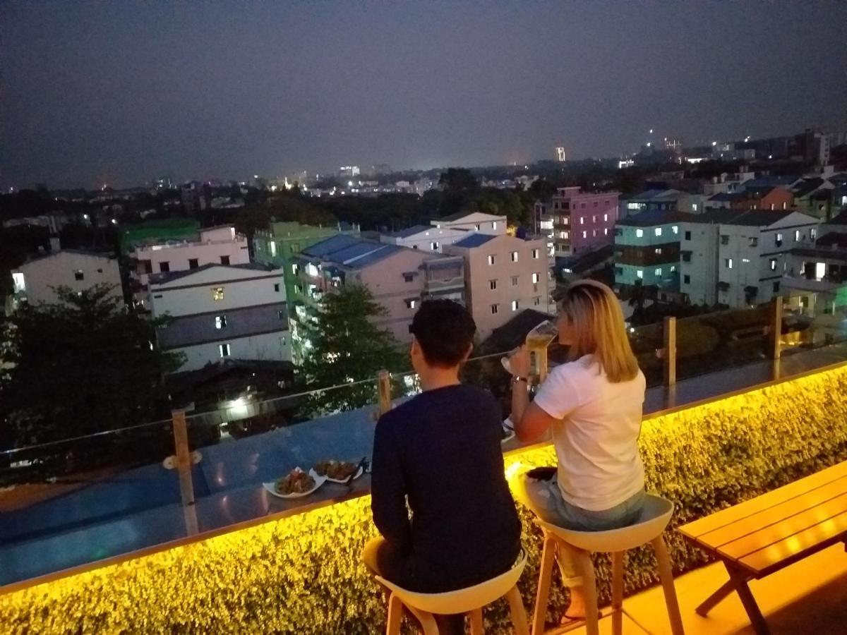 โฮเทล บรอดเวย์ ย่างกุ้ง Hotel ภายนอก รูปภาพ