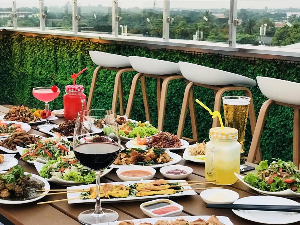 โฮเทล บรอดเวย์ ย่างกุ้ง Hotel ภายนอก รูปภาพ